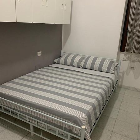 Bedroom Low Cost Di Elisa Quartucciu Exteriér fotografie